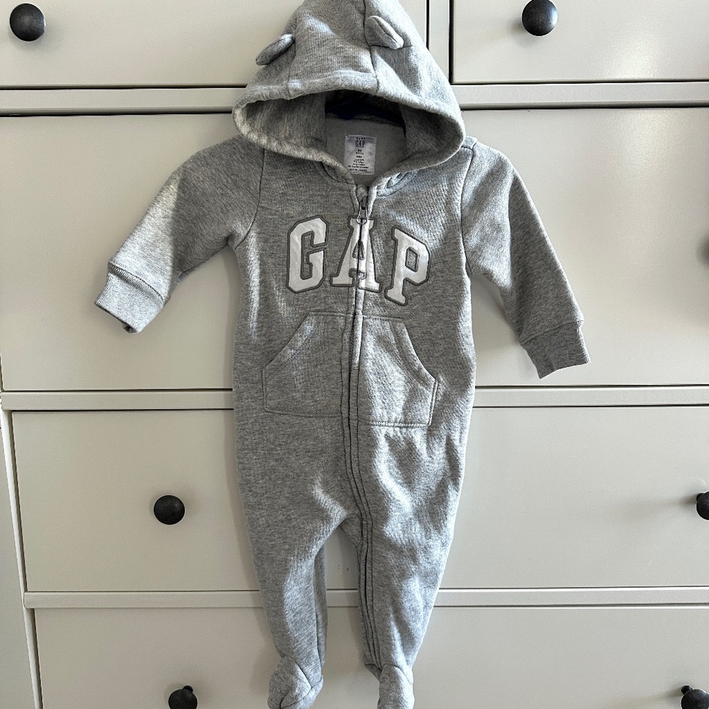 NWOT Baby Gap Gray Footie Bunting Suit One Piece 3-6